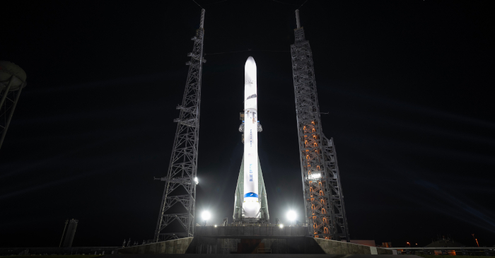 Blue Origin Debuts New Glenn Heavy-Lift Launch Vehicle at Launch Pad